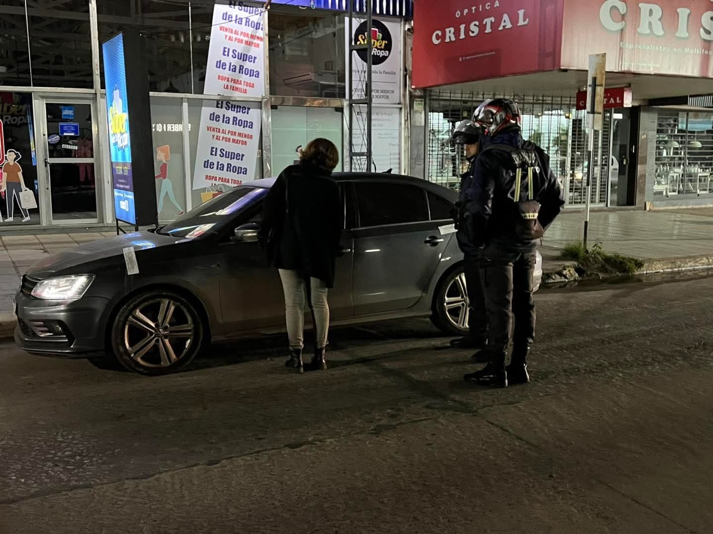Insólito en Resistencia: se negó al test de alcoholemia y se atrincheró en su auto por más de tres horas 
