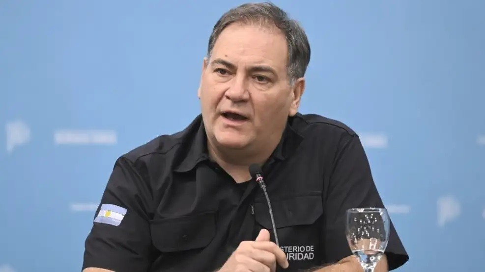 Echan a 24 policías bonaerenses por hacer campaña para un candidato libertario
