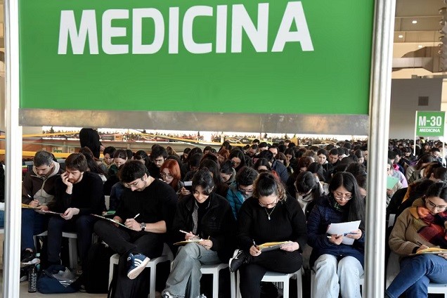 Todos bajo sospecha: Tomarán otro examen a aspirantes a residencias médicas
