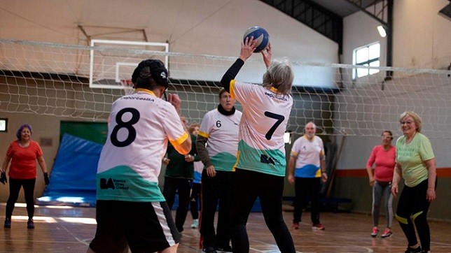 Fontana organiza un torneo de newcom para mayores de 60 años