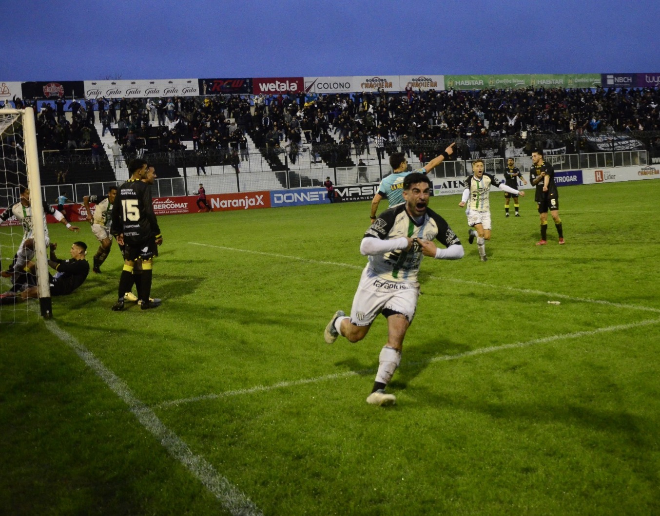 Primera Nacional: For Ever lo ganó en la última y festejó sus 112 años con alegría 