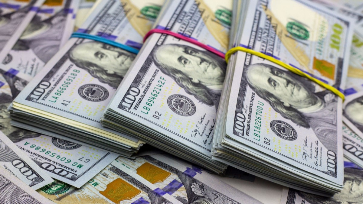 El dólar sigue en alza: el oficial llegó a $ 1380
