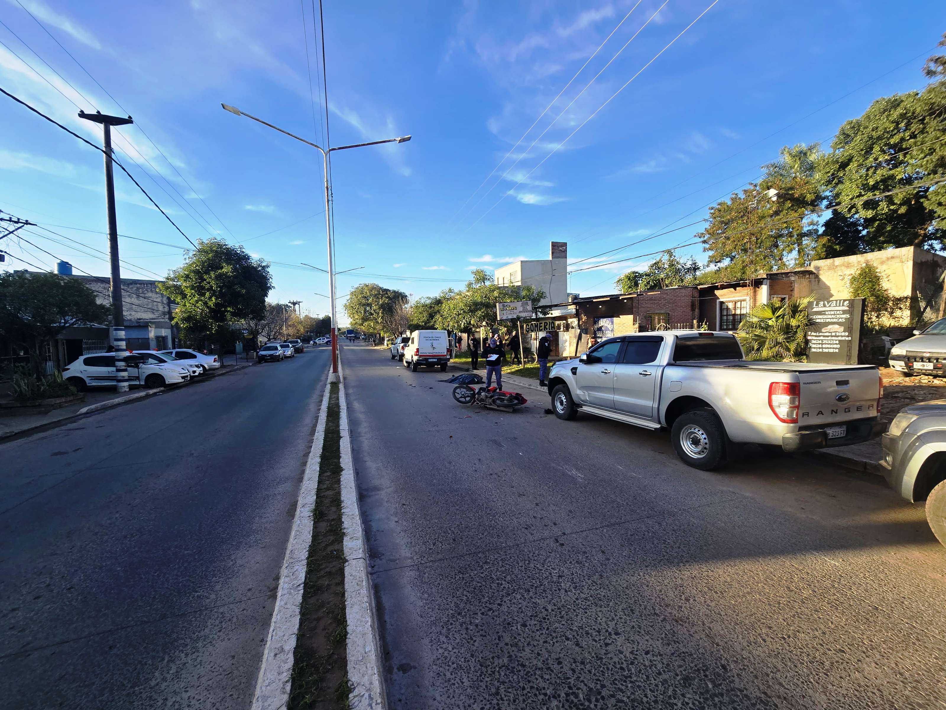 Trágico siniestro vial en avenida Lavalle: motociclista falleció tras chocar con un camión
