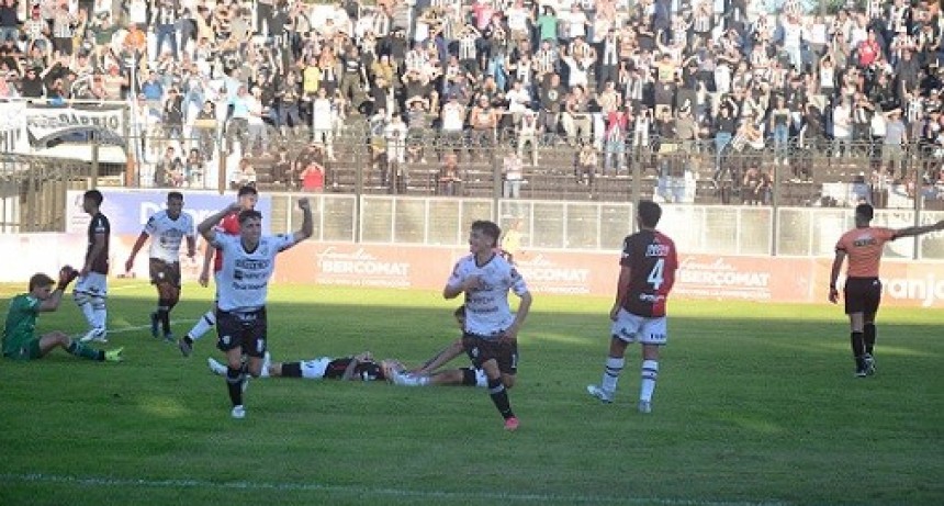 Chaco For Ever gustó y venció 2 a 0 a Colón 