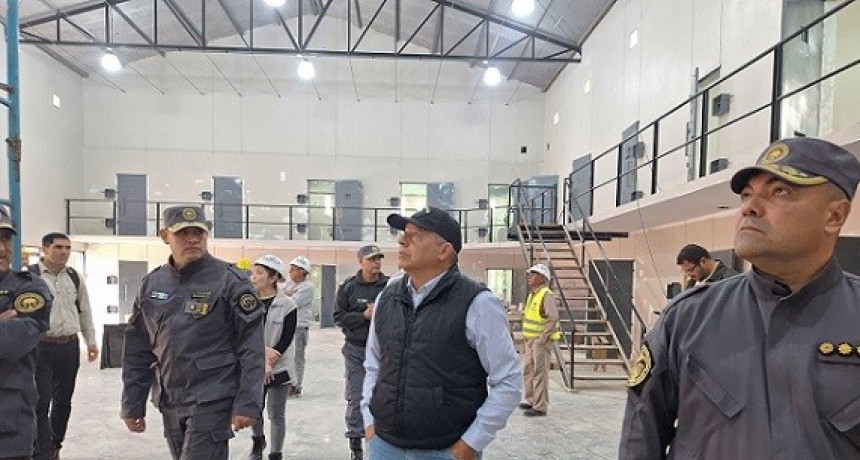 El ministro de Seguridad supervisó obras en el servicio penitenciario de Sáenz Peña