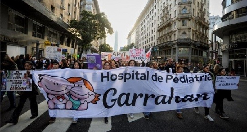 Garrahan: Médicos y residentes volvieron a marchar por salarios y mejores condiciones