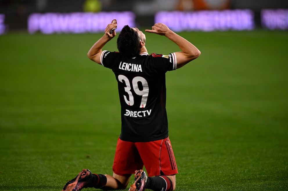    Con el chaqueño Santiago Lencina como figura, River goleó a Instituto