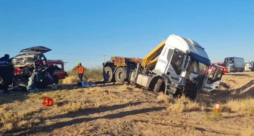 La Rioja: tres muertos y dos niñas graves por un choque frontal