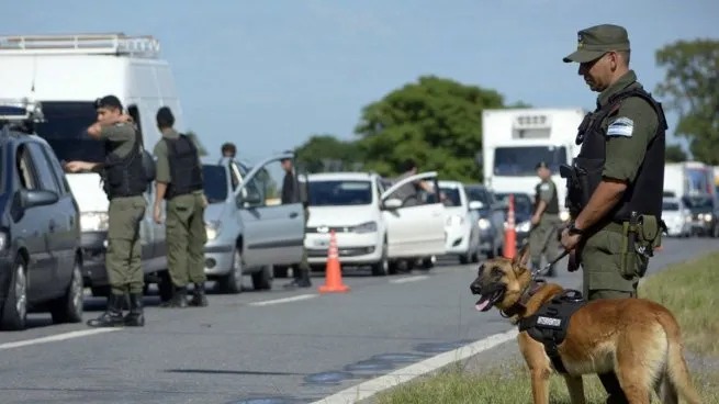 Detuvieron en Rosario a cuatro gendarmes por  robo durante un control vehicular