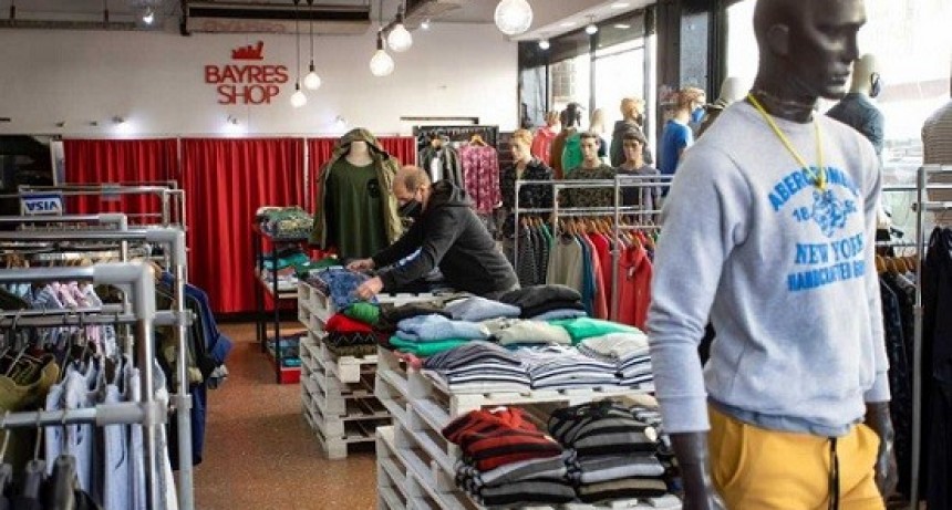 La venta de ropa cayó 7,7% en comparación con mayo y junio de 2024