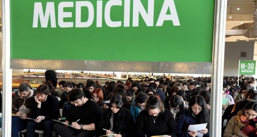 Todos bajo sospecha: Tomarán otro examen a aspirantes a residencias médicas