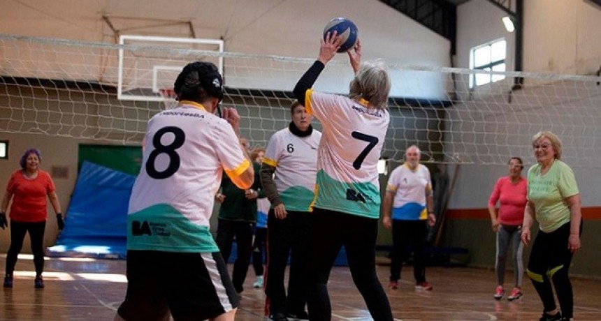 Fontana organiza un torneo de newcom para mayores de 60 años