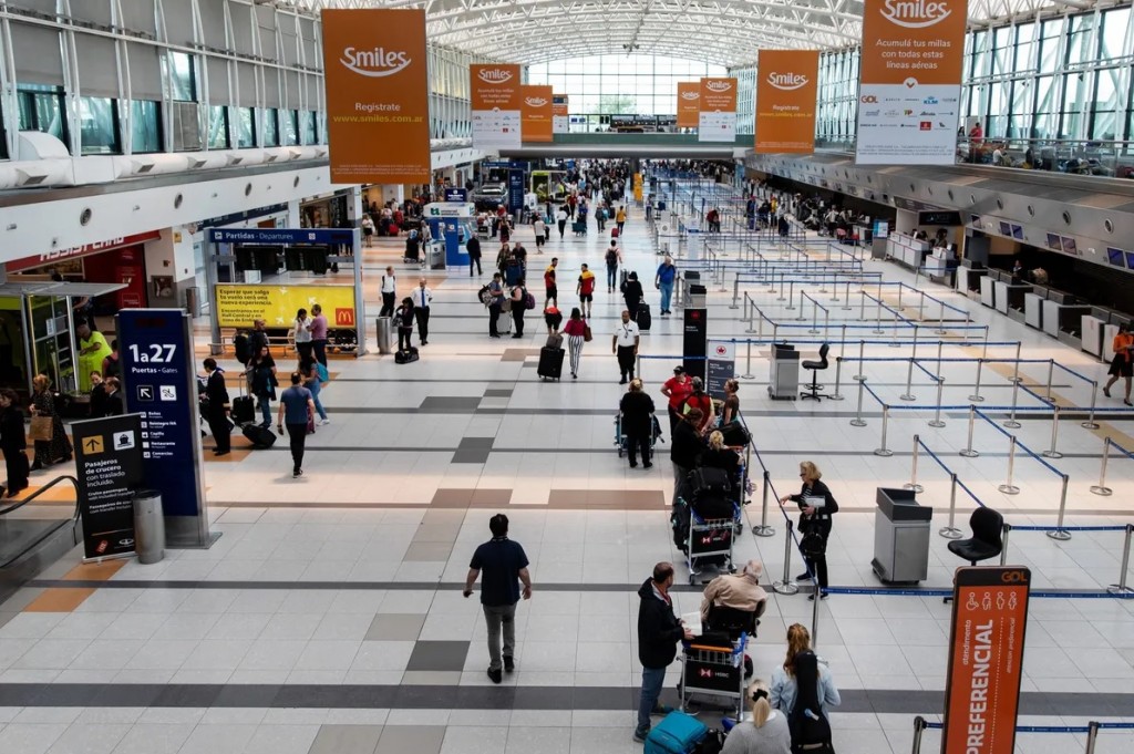 Detuvieron a cuatro iraquíes que intentaban abordar un avión con pasaportes falsos