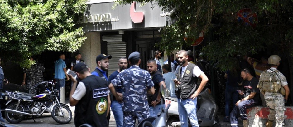 El Líbano: tomó un rehén y se atrincheró en un banco para que le devuelvan los ahorros