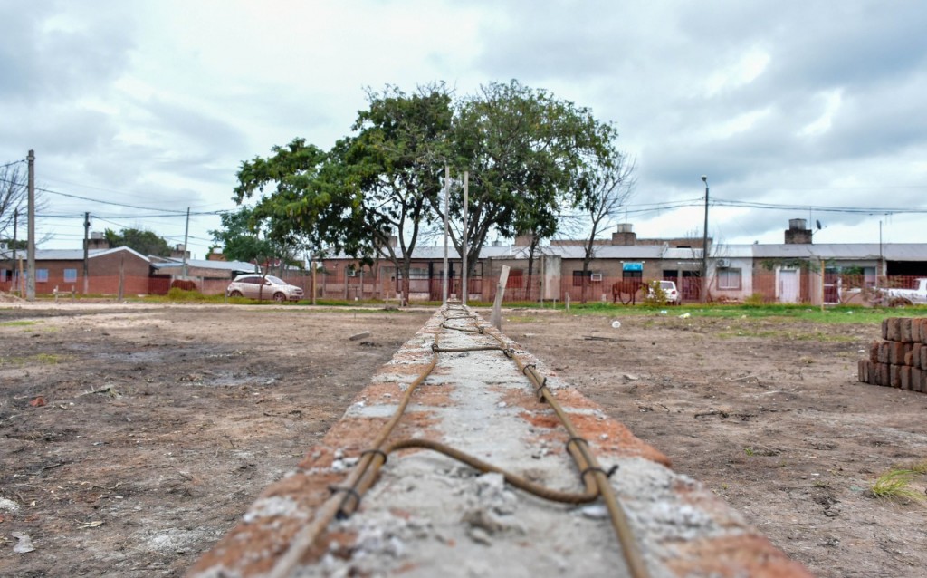 Remodelaciones integrales de plazas en Fontana: se suma la del barrio 263 Viviendas