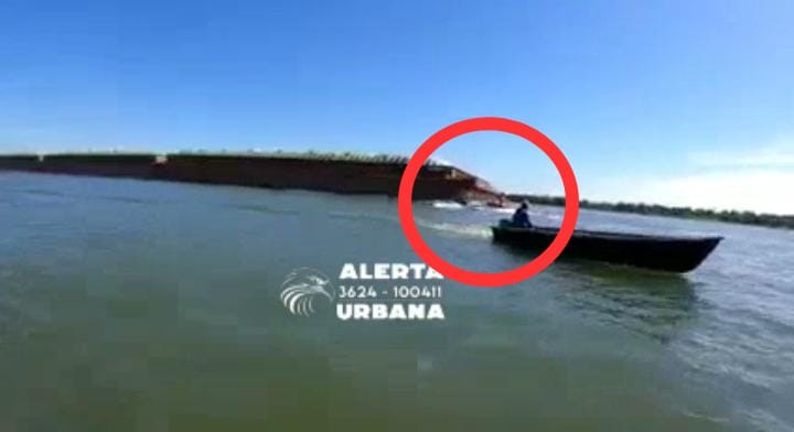 Trágico: una barcaza chocó a una lancha con tres hombres a bordo, uno de ellos está desaparecido