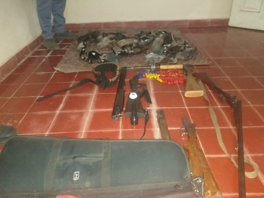 45 aves y armas de fuego fueron incautadas a cazadores furtivos