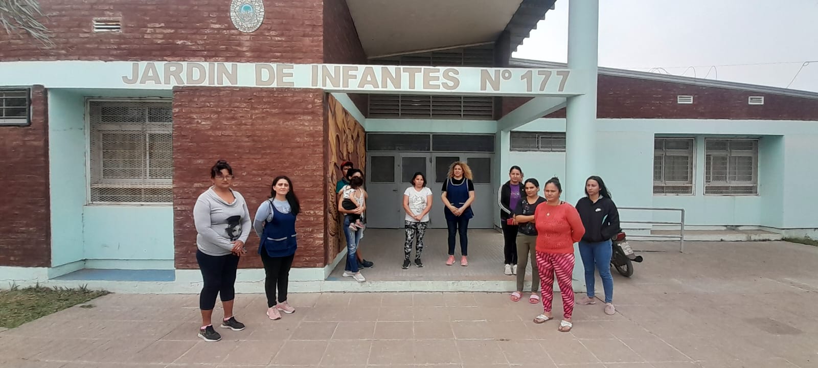 La comunidad educativa del Jardín 177 pide seguridad e iluminación: “La Policía viene, se saca fotos y se va”