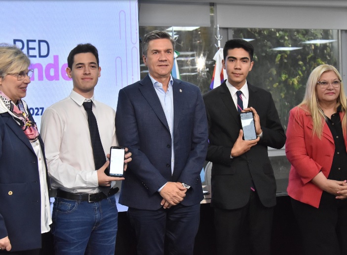 Capacitación de 70 mil docentes y entrega de títulos digitales 