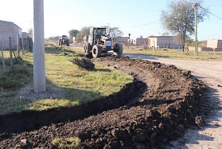 Antes de que llueva, Presidencia de la Plaza acondiciona calles y desagües