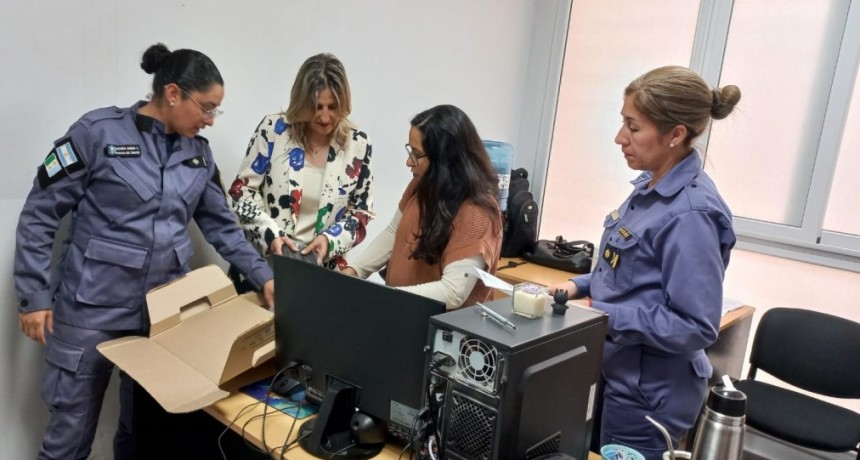 Departamento Violencia Familiar y de Género: entregaron elementos para dispositivos que serán  utilizados para la protección de las victimas