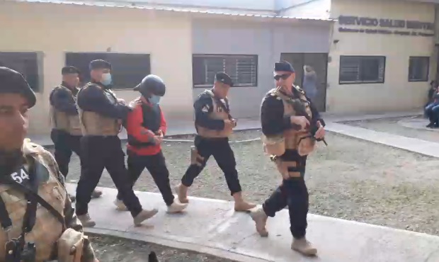 Al grito de “asesino” y “¿qué hiciste con Cecilia?”: César Sena fue atendido en Salud Mental del Perrando 