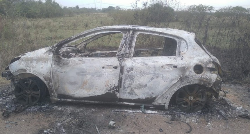 Puerto Tirol – Colonia Amadeo: incineraron un auto que fue hurtado