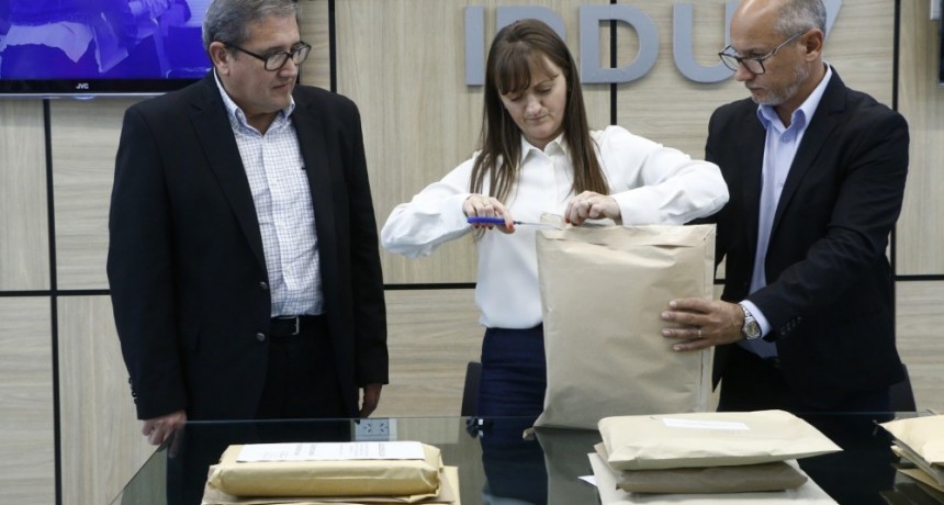 Apertura de sobres para la construcción de viviendas en rancho viejo La Leonesa 