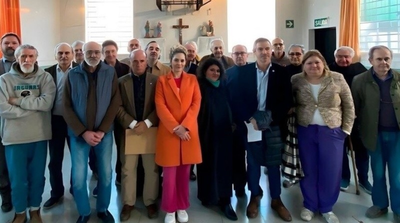 Difunden la foto de la visita de los diputados de Milei a genocidas presos