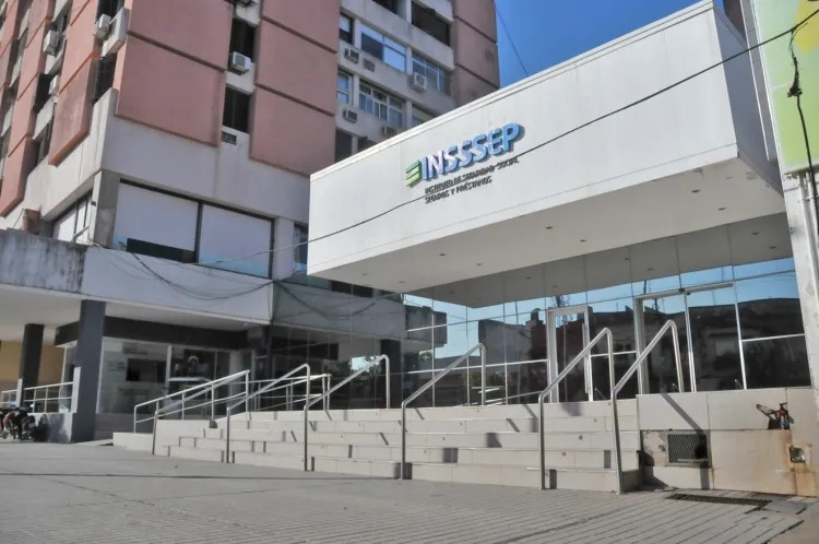  Afiliados cansados del cobro del plus médico
