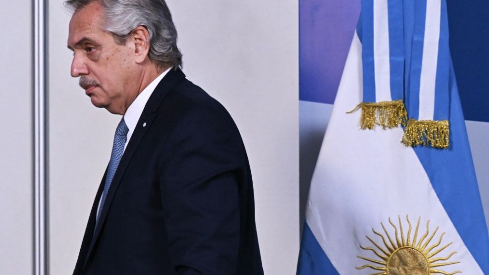Piden retirarle la asignación como expresidente a Alberto Fernández por la denuncia de Fabiola Yañez