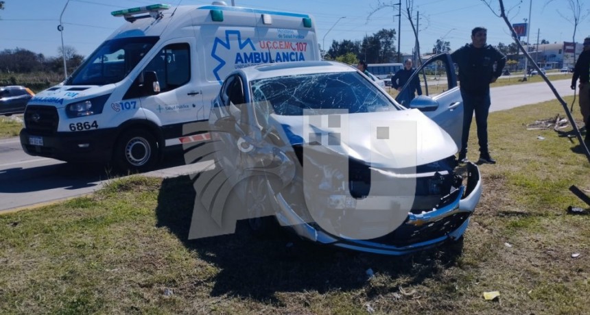 Ahora: trasladan al Perrando a una accidentada en choque por ruta 11   
