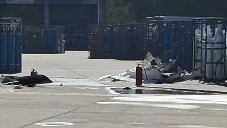  Avioneta de Rosario se estrelló en una planta industrial y falleció el piloto