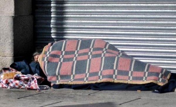 Fuerte aumento de personas en situación de calle en el país ¿en qué ciudades se duplicó?