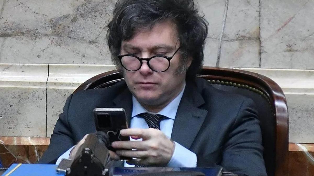 Chaque tu bolsillo: esto es lo que aumentaron Internet y el celular desde que está Milei