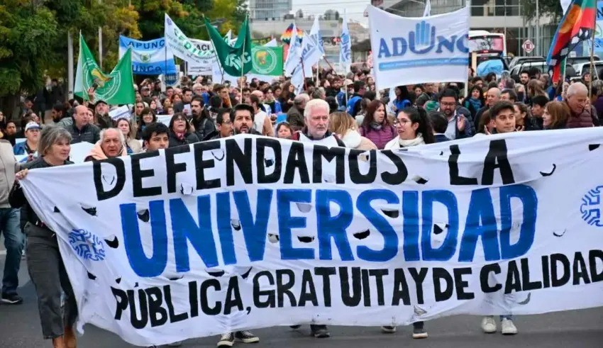 El Gobierno evalúa vetar la ley de financiamiento de las universidades