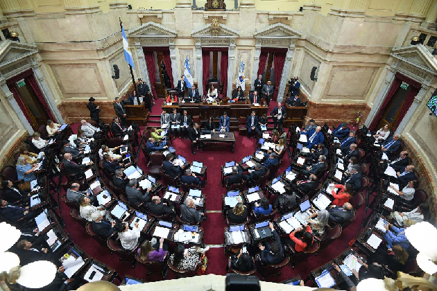 Tras el escándalo, los senadores ahora quieren dar marcha atrás con el aumento de sus dietas