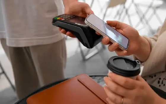 Nuevas normas para las propinas: no son parte del salario y pueden pagarse con modo electrónico