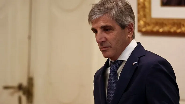En busca de inversiones, Luis Caputo viaja a Arabia Saudita