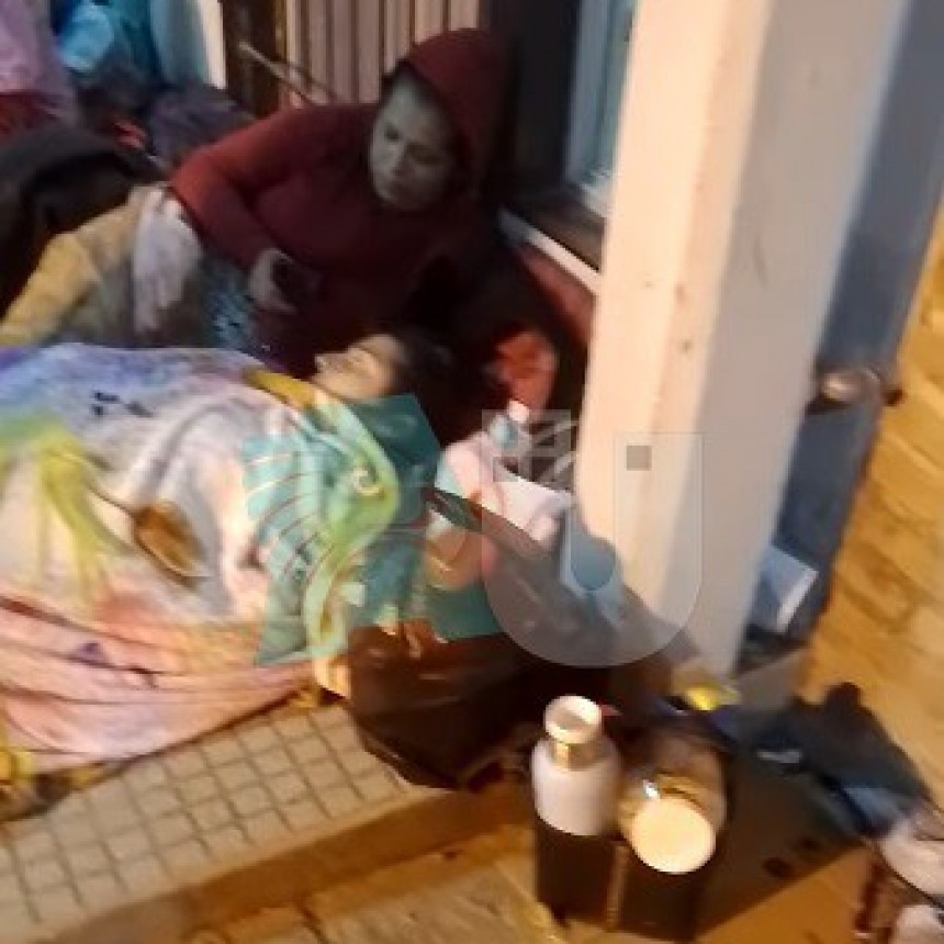 Por un turno en el Perrando, acampan en el piso y con temperaturas cercanas a cero grados