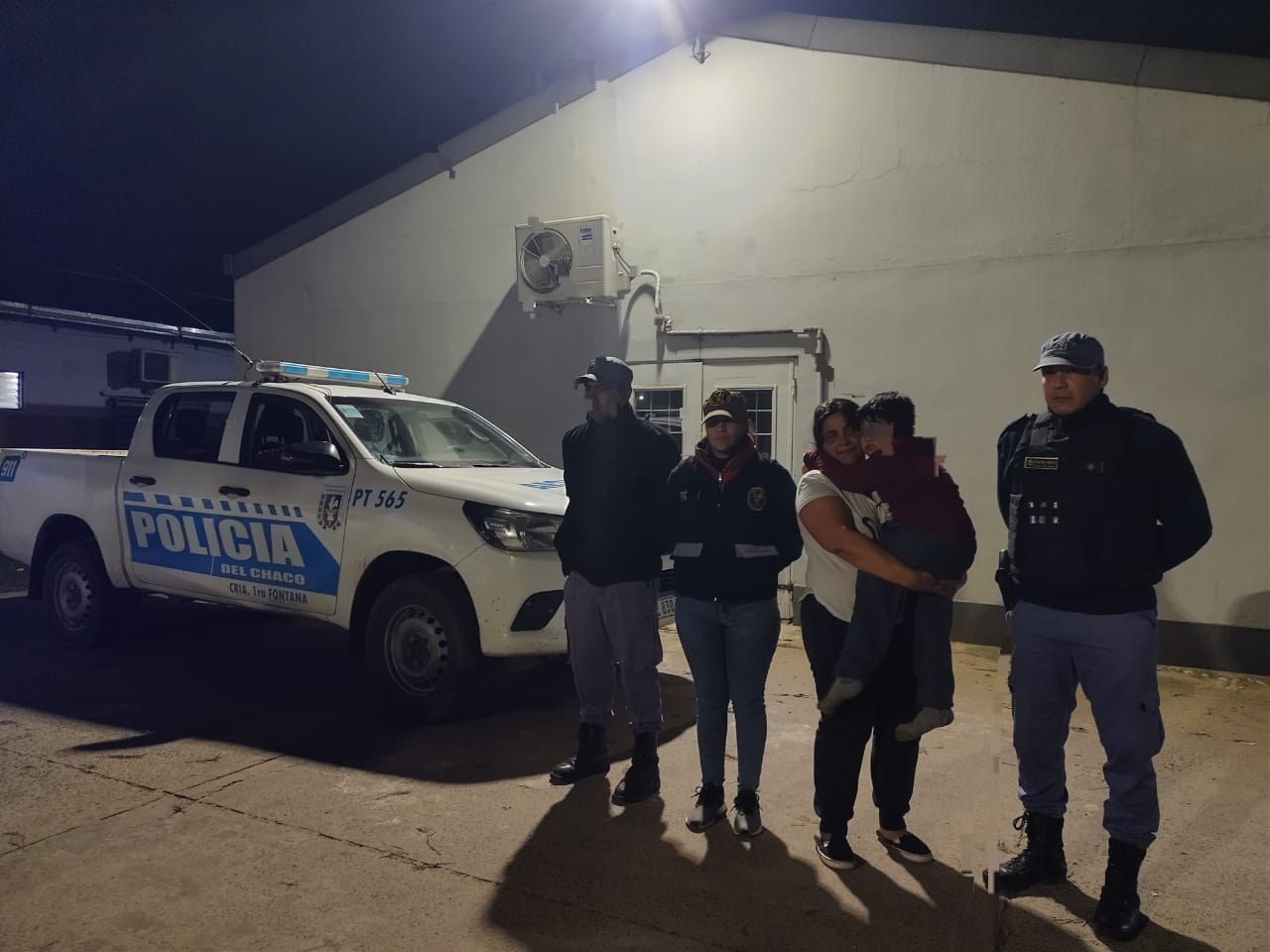 Ángeles azules en Fontana: policías salvaron la vida de un niño que se estaba ahogando