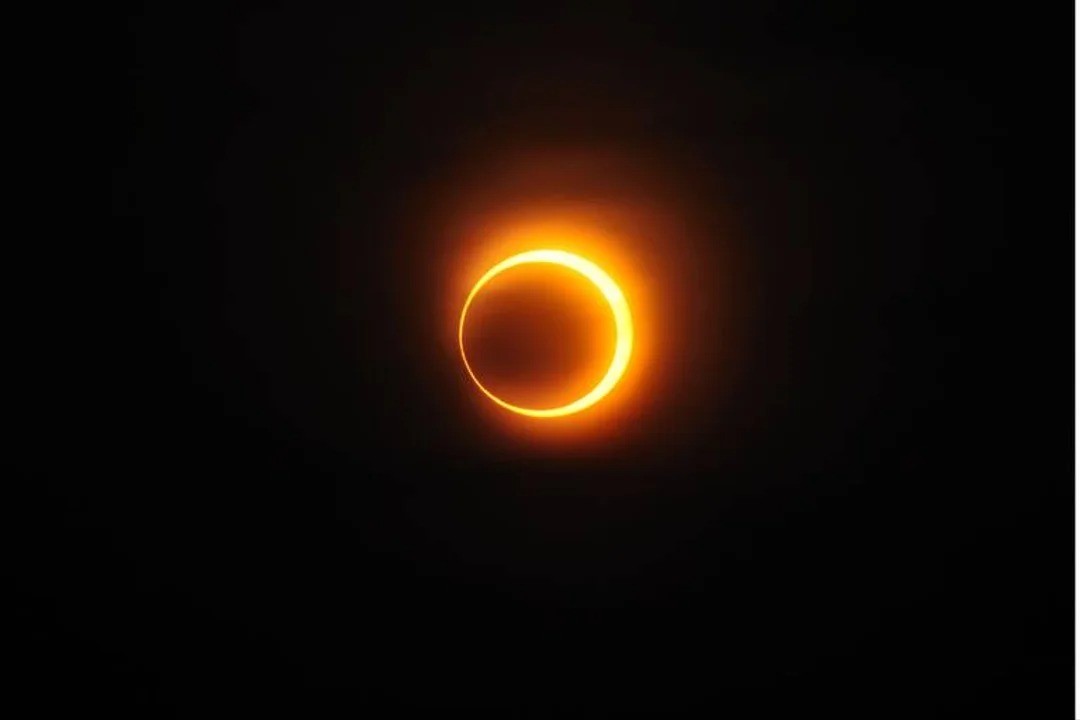 ¿Cuándo y cómo es el eclipse solar anular que está por cubrir el cielo argentino?