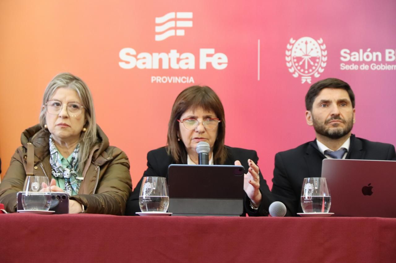Bullrich se mostró en Rosario con el gobernador Pullaro y expuso los resultados del “Plan Bandera”