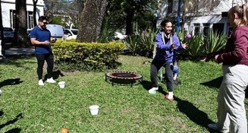 Estudiantes de la UNNE recibieron kits de salud en jornadas dedicadas al cuidado integral 