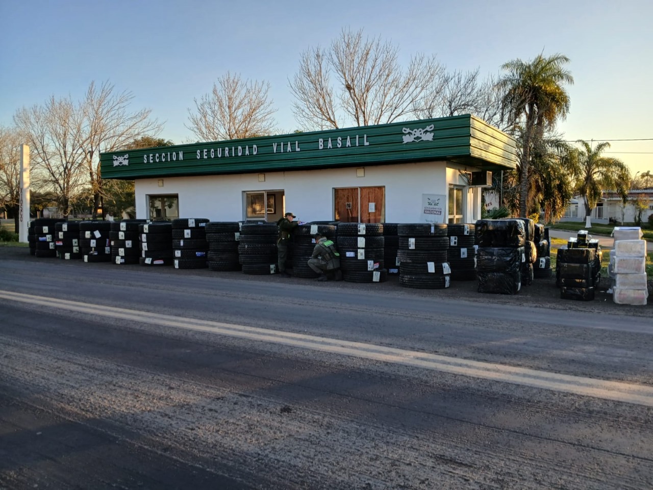 Interceptan en un control en Basail 520 encomiendas con mercadería de contrabando