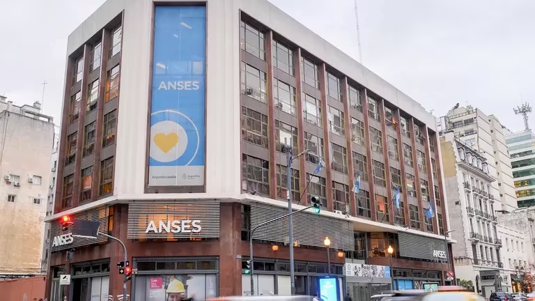 Denunciaron a la conducción de ANSES por defraudación a la administración pública