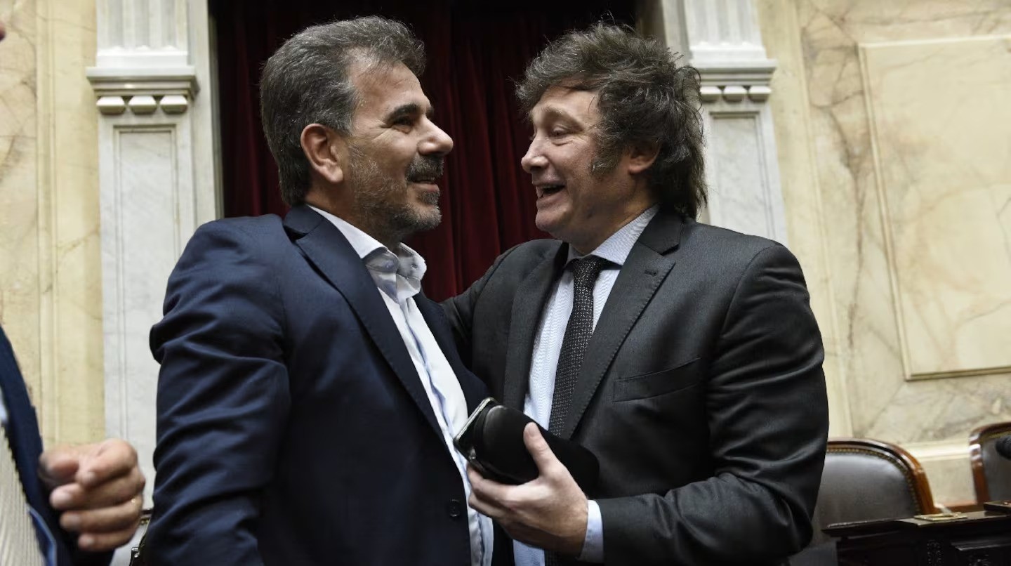 Milei cita a jefes de bloques dialoguistas buscando evitar otra derrota en el Congreso