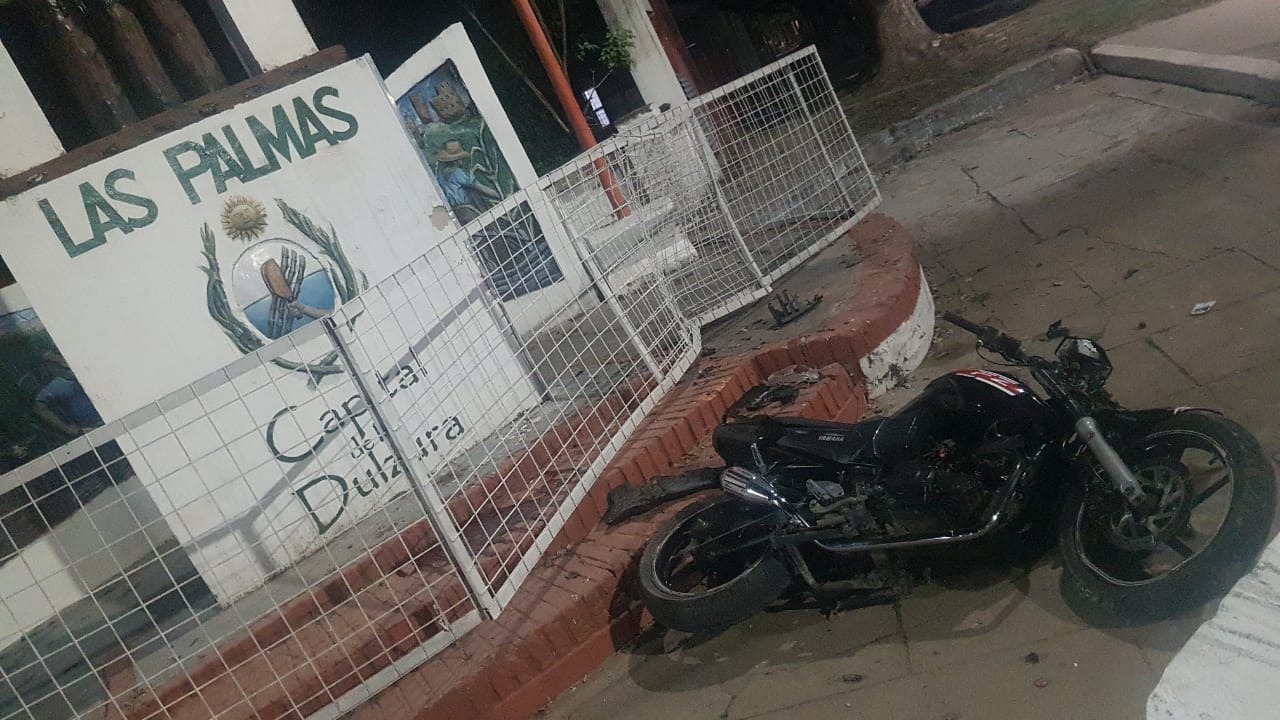 Las Palmas: murió motociclista tras chocar contra un monumento
