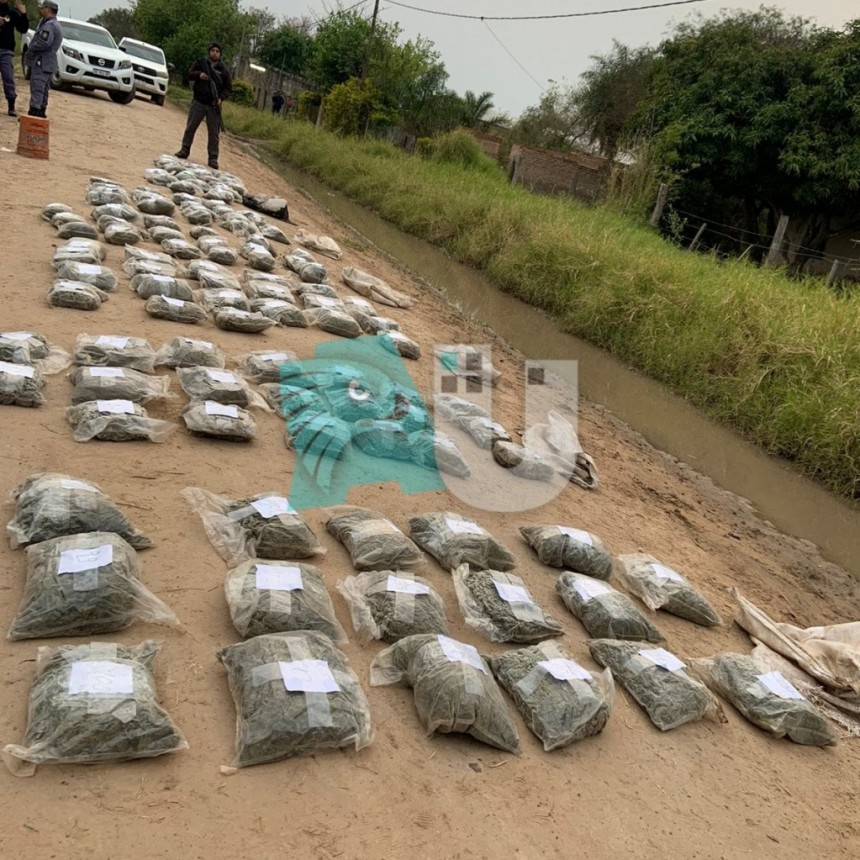 Secuestraron más de 100 kilos de marihuana en La Leonesa: hay 7 detenidos y confiscaron dos autos