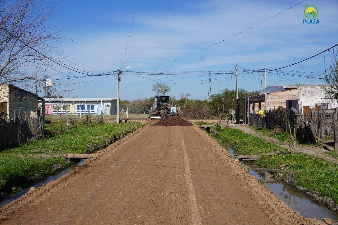 Municipalidad de Plaza: trabajos de ripiado y saneamiento en la Quinta 76